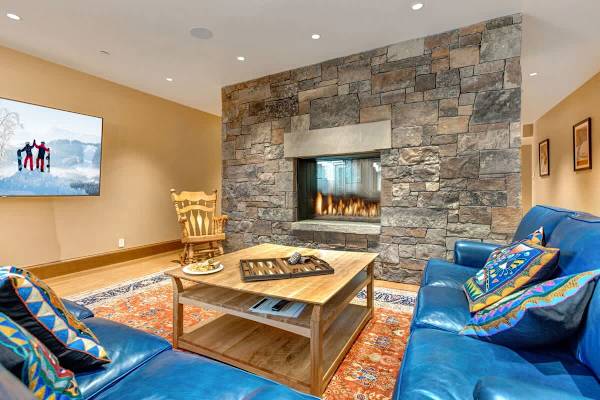 Abode at Heartwood Lodge, ski-in/out, 1 mile to National Park
