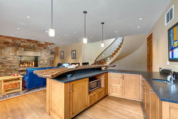 Abode at Heartwood Lodge, ski-in/out, 1 mile to National Park