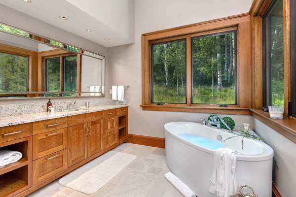 Abode at Heartwood Lodge, ski-in/out, 1 mile to National Park