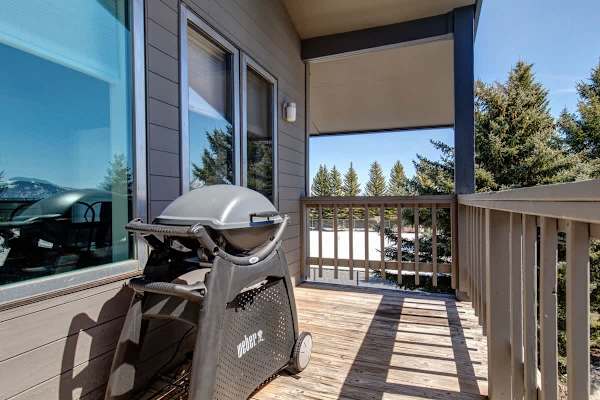 Abode at Rendezvous, private entrance, large deck, hot tub and pool