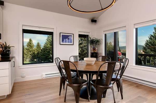 Abode at Rendezvous, private entrance, large deck, hot tub and pool