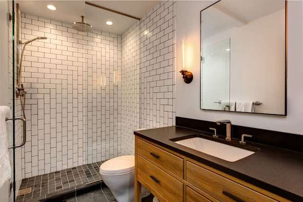 Abode at Rendezvous, private entrance, large deck, hot tub and pool