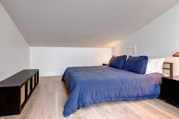 Abode at Rendezvous, private entrance, large deck, hot tub and pool