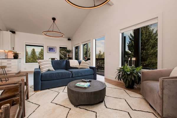 Abode at Rendezvous, private entrance, large deck, hot tub and pool