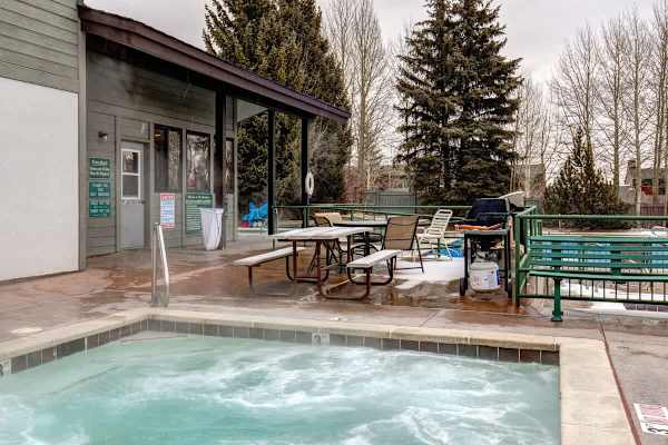 Abode at Rendezvous, private entrance, large deck, hot tub and pool