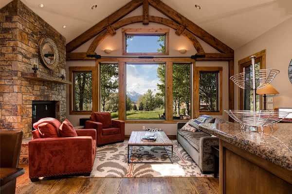 Abode at Teton Manor, stunning Teton views, private hot tub