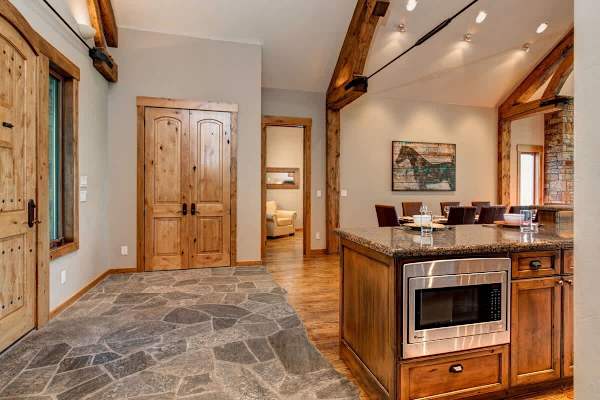 Abode at Teton Manor, stunning Teton views, private hot tub