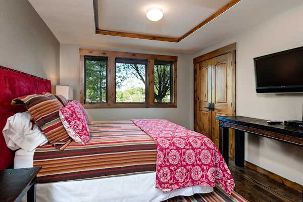 Abode at Teton Manor, stunning Teton views, private hot tub