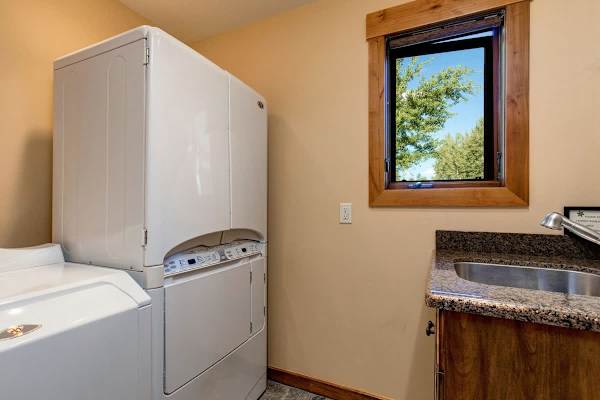 Abode at Teton Manor, stunning Teton views, private hot tub