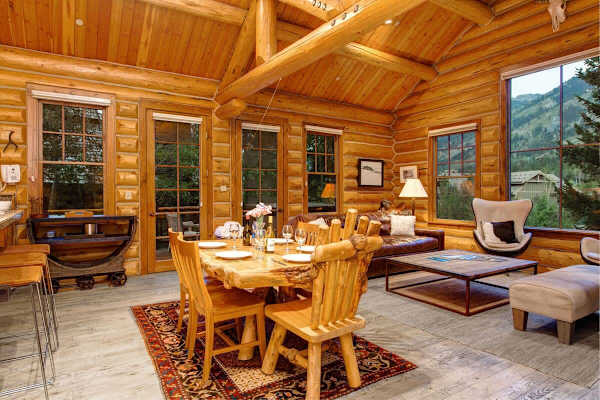 Abode at Moosehead Cabin, walk to skiing, hot tub, mountain views