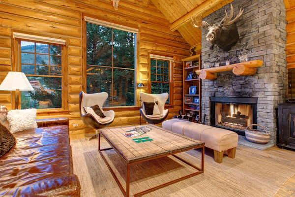 Abode at Moosehead Cabin, walk to skiing, hot tub, mountain views