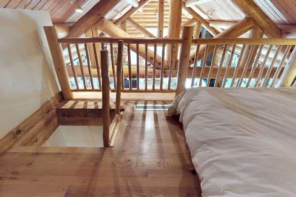 Abode at Moosehead Cabin, walk to skiing, hot tub, mountain views