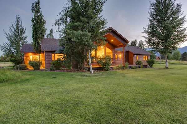 Abode at Sweetwater, Teton views, outdoor living, private pond