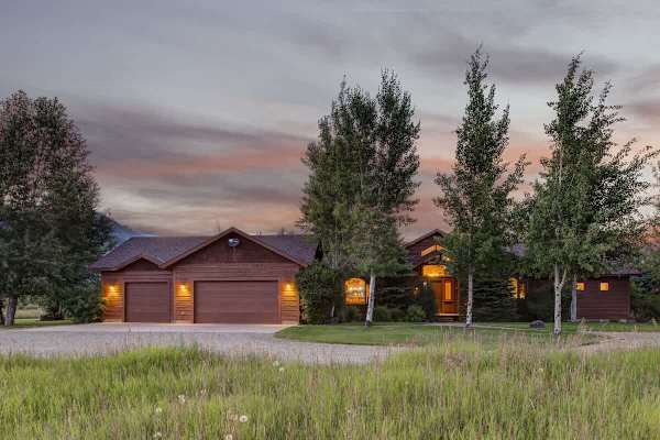 Abode at Sweetwater, Teton views, outdoor living, private pond