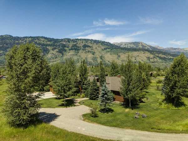 Abode at Sweetwater, Teton views, outdoor living, private pond