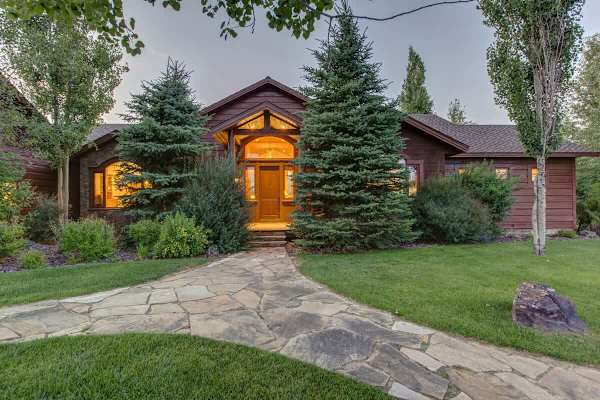 Abode at Sweetwater, Teton views, outdoor living, private pond