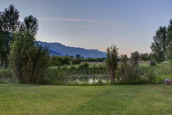 Abode at Sweetwater, Teton views, outdoor living, private pond