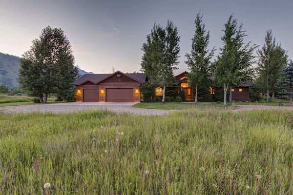 Abode at Sweetwater, Teton views, outdoor living, private pond