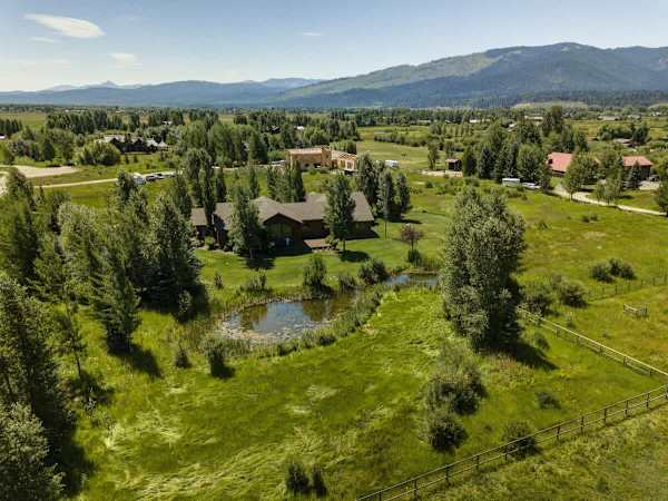 Abode at Sweetwater, Teton views, outdoor living, private pond