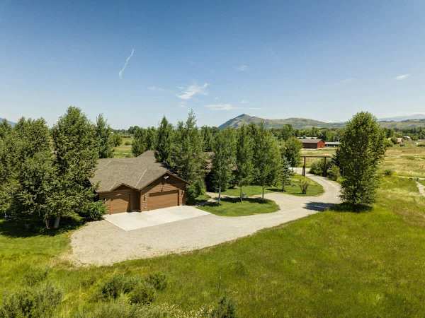 Abode at Sweetwater, Teton views, outdoor living, private pond