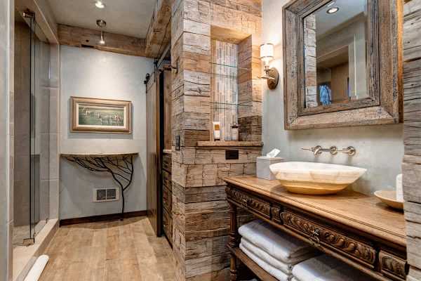 Abode at Three Bears, stunning wilderness estate, private hot tub