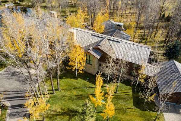 Abode at Three Bears, stunning wilderness estate, private hot tub