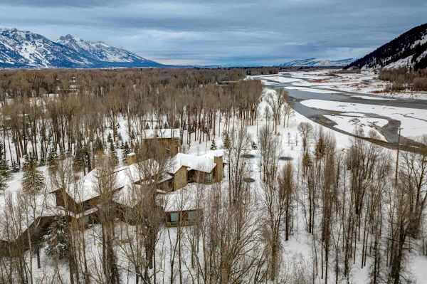 Abode at Three Bears, stunning wilderness estate, private hot tub