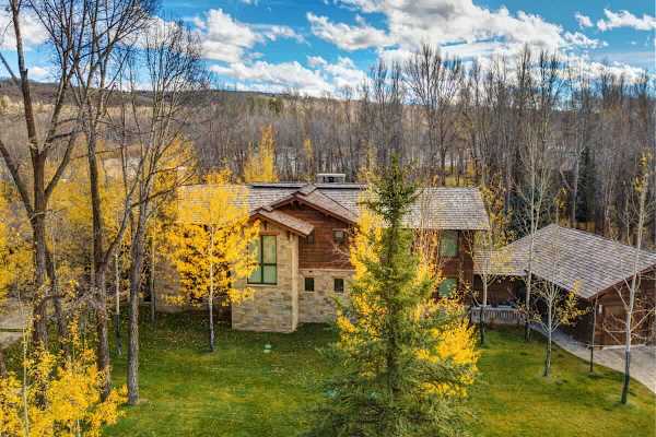 Abode at Three Bears, stunning wilderness estate, private hot tub