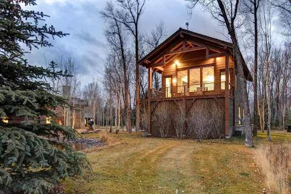 Abode at Three Bears, stunning wilderness estate, private hot tub