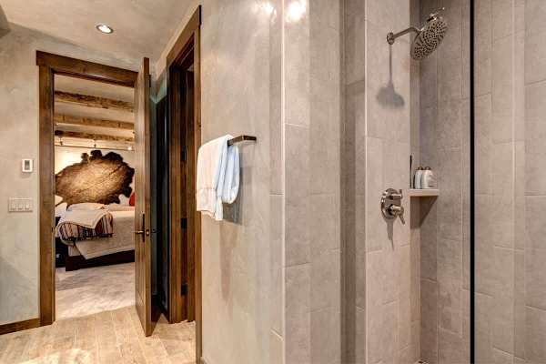 Abode at Three Bears, stunning wilderness estate, private hot tub