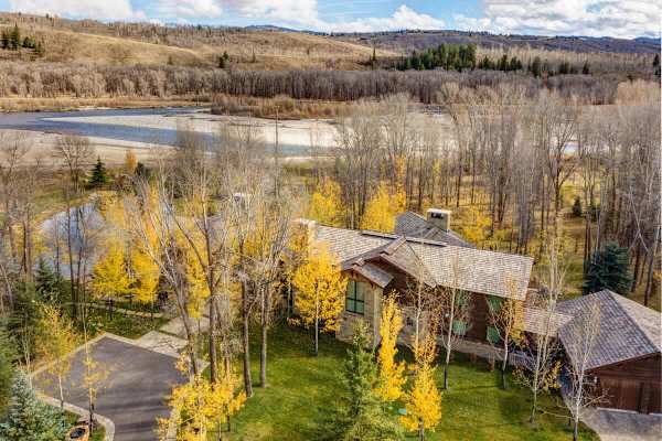 Abode at Three Bears, stunning wilderness estate, private hot tub