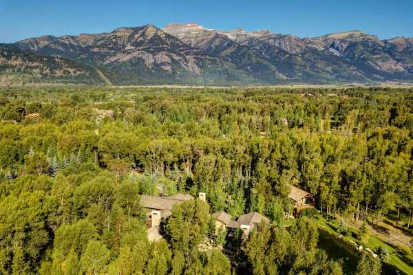 Abode at Three Bears, stunning wilderness estate, private hot tub