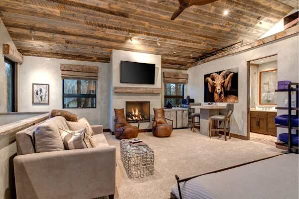 Abode at Three Bears, stunning wilderness estate, private hot tub