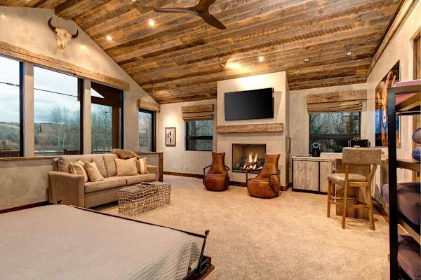 Abode at Three Bears, stunning wilderness estate, private hot tub