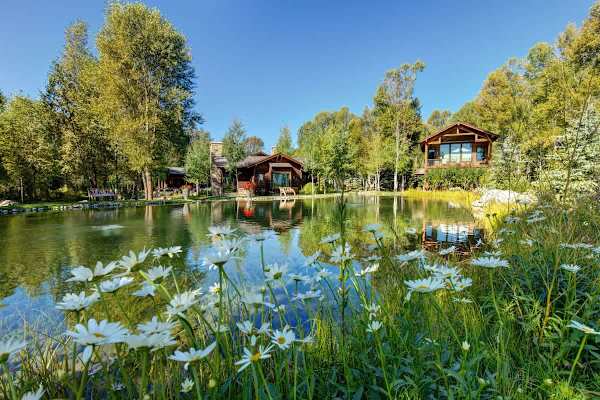 Abode at Three Bears, stunning wilderness estate, private hot tub