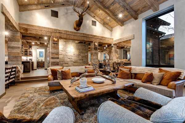 Abode at Three Bears, stunning wilderness estate, private hot tub