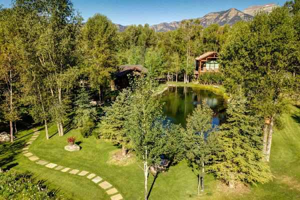 Abode at Three Bears, stunning wilderness estate, private hot tub