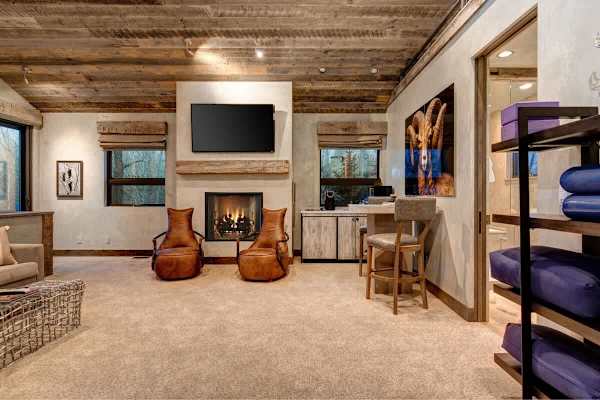 Abode at Three Bears, stunning wilderness estate, private hot tub