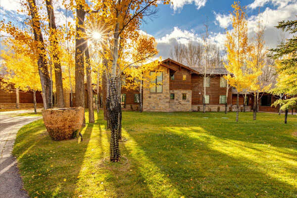 Abode at Three Bears, stunning wilderness estate, private hot tub