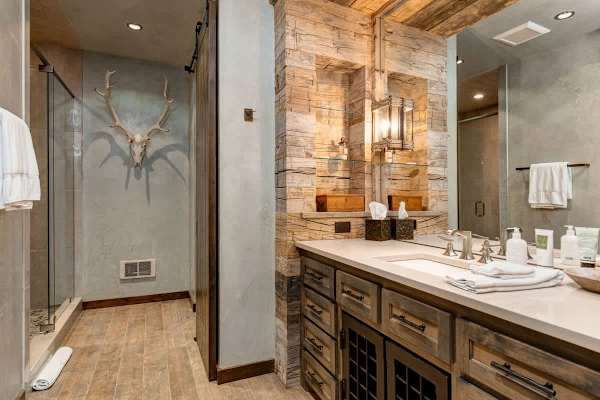 Abode at Three Bears, stunning wilderness estate, private hot tub