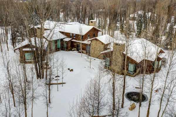 Abode at Three Bears, stunning wilderness estate, private hot tub