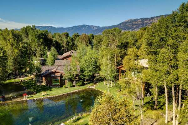 Abode at Three Bears, stunning wilderness estate, private hot tub