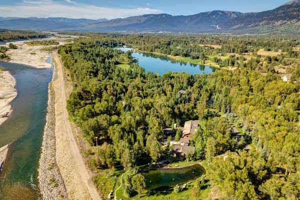 Abode at Three Bears, stunning wilderness estate, private hot tub