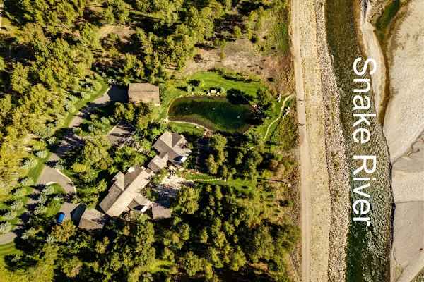 Abode at Three Bears, stunning wilderness estate, private hot tub