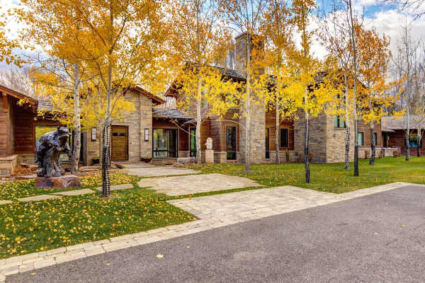 Abode at Three Bears, stunning wilderness estate, private hot tub