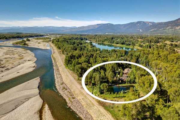 Abode at Three Bears, stunning wilderness estate, private hot tub