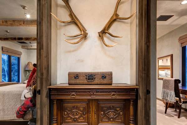 Abode at Three Bears, stunning wilderness estate, private hot tub