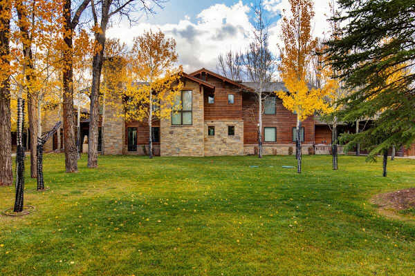 Abode at Three Bears, stunning wilderness estate, private hot tub