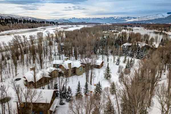Abode at Three Bears, stunning wilderness estate, private hot tub