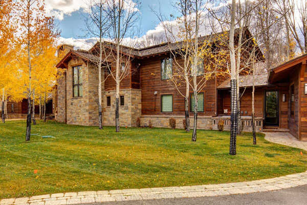Abode at Three Bears, stunning wilderness estate, private hot tub